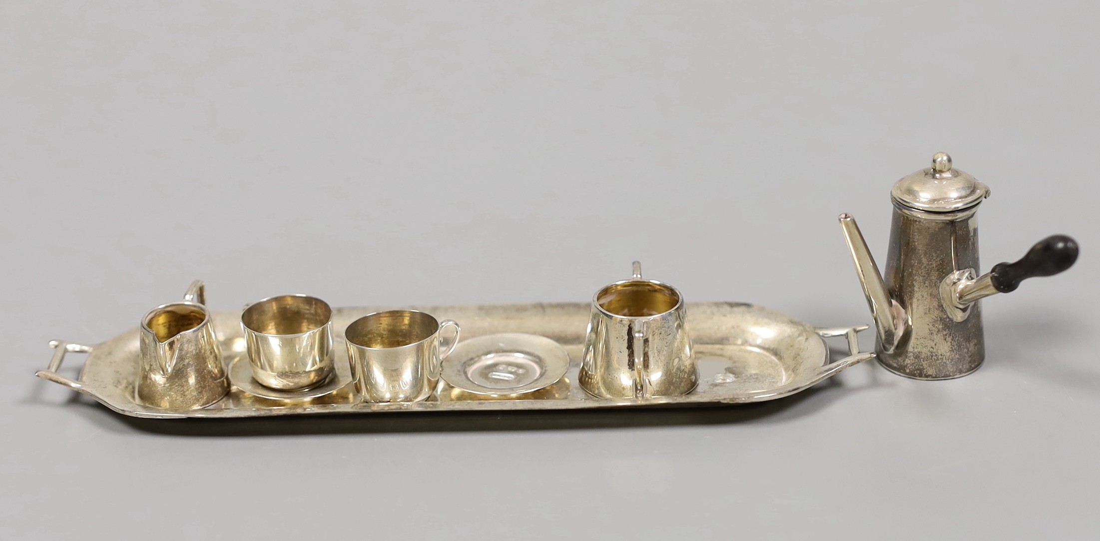 A George V silver miniature seven piece tea service on two handled tray, Saunders & Shepherd, Birmingham, 1913/4, tray 13.8cm.